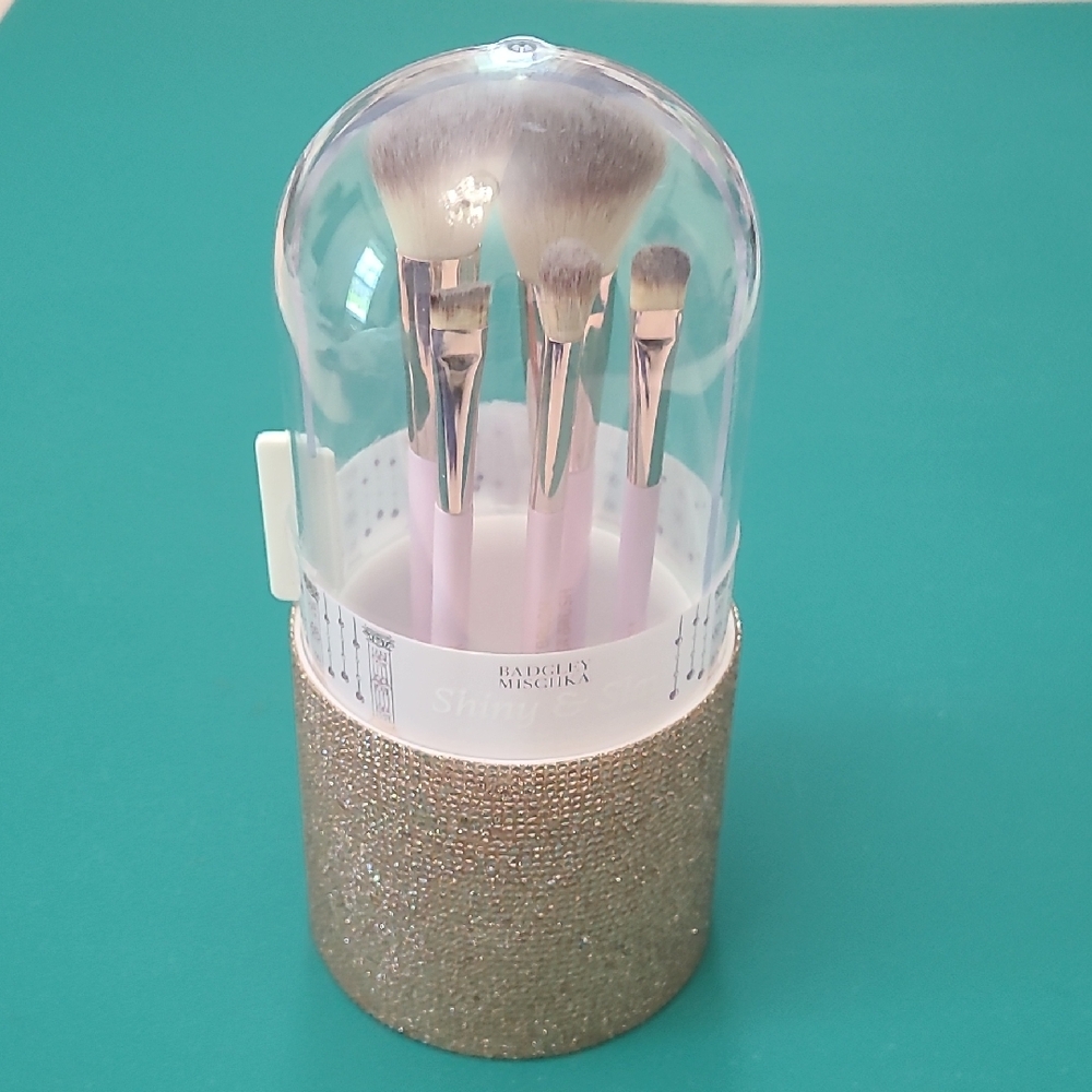 NIP Badgley Mischka Pink Makeup Brush Set with Bling Holder